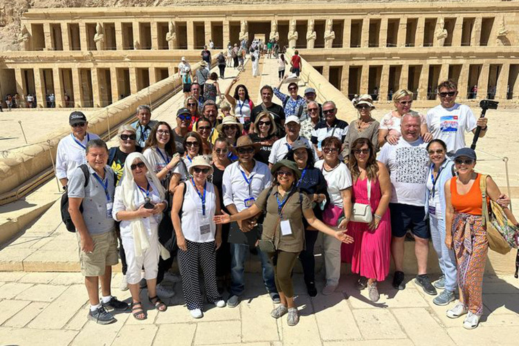 News bus no 2  group  hatshepsut temple