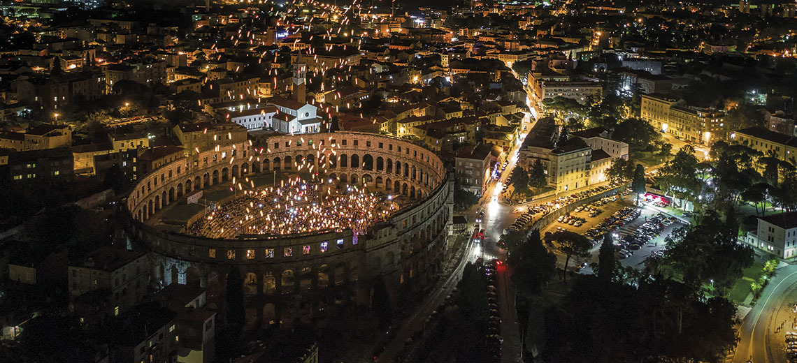 Large arena pula